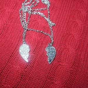 2-Piece Half Heart "BEST FRIENDS" Necklace